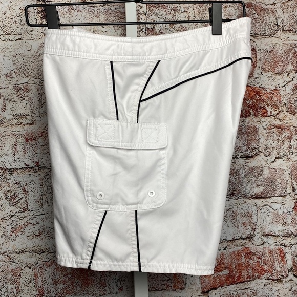 Hang Ten Women’s Y2K White Board Swim Surf Shorts w/ Black Trim Size 7 - Picture 2 of 5